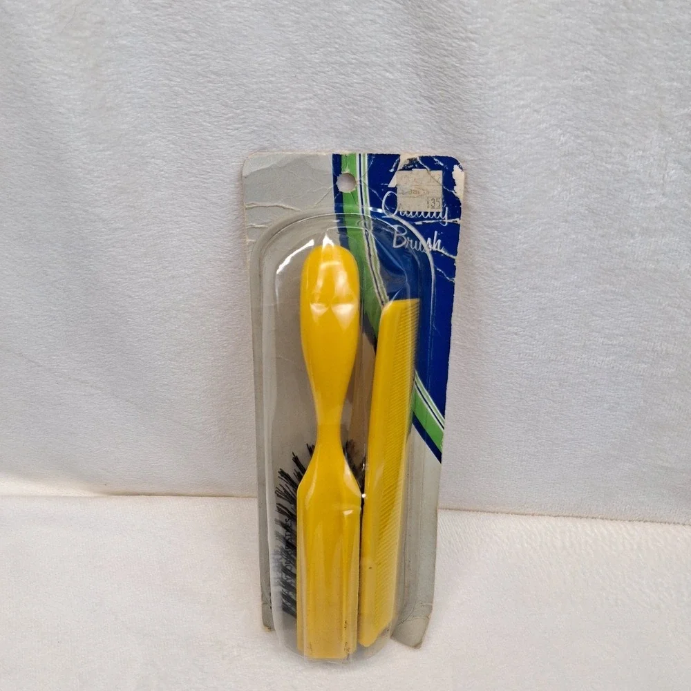 Vintage Pro NOS 632 FLARE STYLER Nylon Bristle Brush & Comb Yellow READ